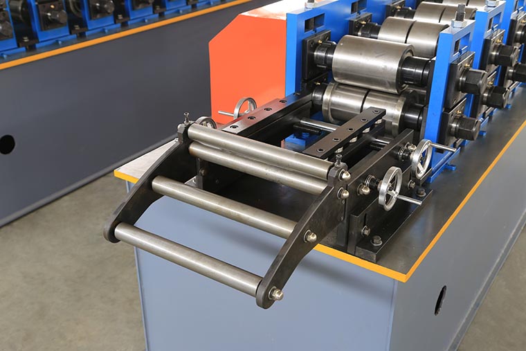 High Speed C Purlin Roll Forming Machine High Speed C Purlin Roll Forming Machine